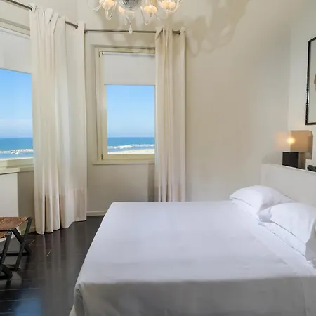 Otel Carducci 76 4*