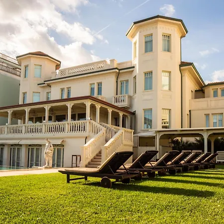 Carducci 76 4* Cattolica