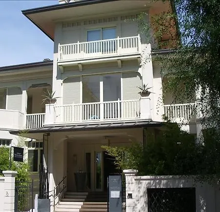 Otel Carducci 76 4*