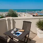 Hotel Carducci 76 4*
