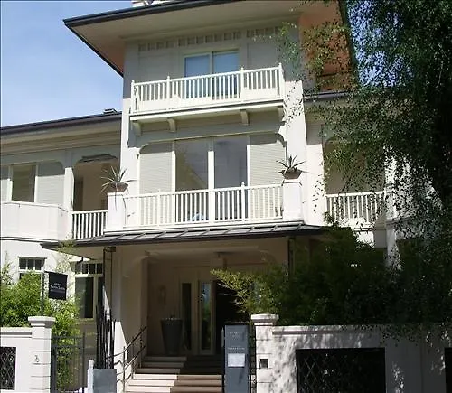 Hotel Carducci 76 4*